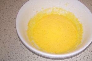 Tort de clatite alb-negru cu crema de cafea