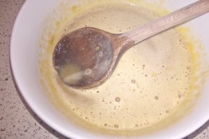 Tort de clatite alb-negru cu crema de cafea