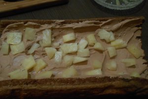 Rulada cu ciocolata si ananas