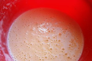 Tort de clatite cu crema de vanilie si dulceata de capsuni