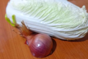 Salata cu capsuni, telemea si migdale