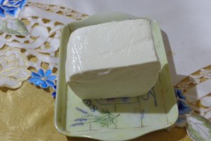 Salata cu capsuni, telemea si migdale
