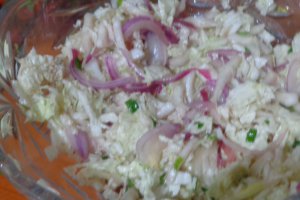 Salata cu capsuni, telemea si migdale