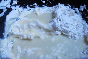 Tort de clatite cu ciocolata si capsuni