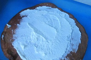 Tort de clatite cu ciocolata si capsuni