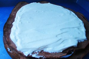 Tort de clatite cu ciocolata si capsuni