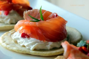 Clatite aperitiv cu somon si crema de branza