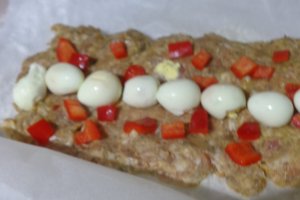 Mini-rulada cu carne si oua de prepelita