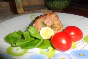 Mini-rulada cu carne si oua de prepelita