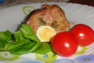 Mini-rulada cu carne si oua de prepelita