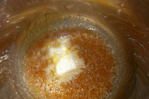 Clatite cu suc de mere si umplutura de mere caramelizate