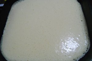Tort de clatite cu capsuni si crema de vanilie