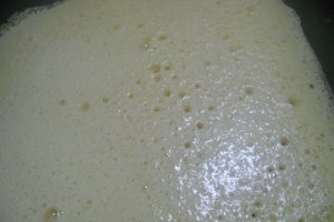 Tort de clatite cu capsuni si crema de vanilie