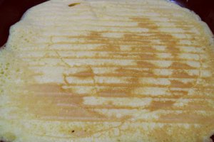 Tort de clatite cu capsuni si crema de vanilie
