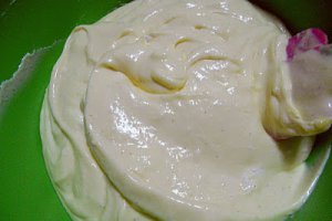 Tort de clatite cu capsuni si crema de vanilie
