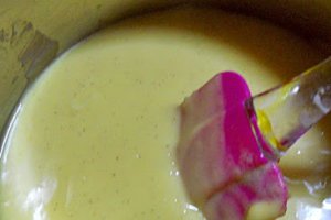 Tort de clatite cu capsuni si crema de vanilie