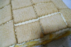 Tort de clatite cu capsuni si crema de vanilie