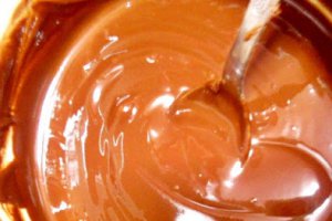Tort de clatite cu capsuni si crema de vanilie