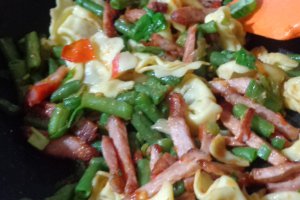 Tortellini cu fasole verde si muschiulet de porc