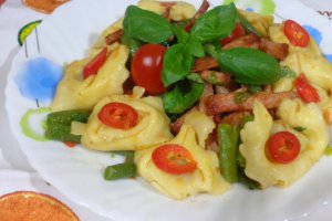 Tortellini cu fasole verde si muschiulet de porc