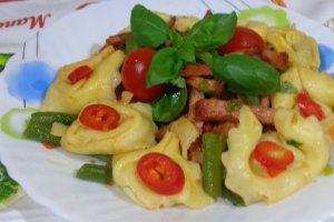 Tortellini cu fasole verde si muschiulet de porc