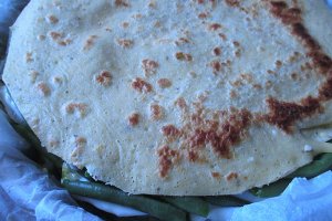 Tort aperitiv cu clatite si pesto