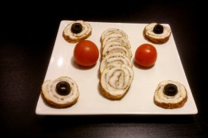 Rulada din piept de pui cu ierburi aromate