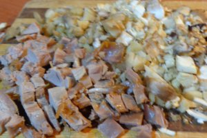 Ciuperci umplute cu carne de pui