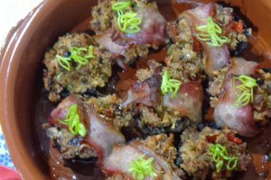 Ciuperci umplute cu carne de pui