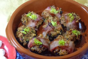 Ciuperci umplute cu carne de pui