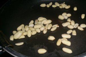 Frigarui de pui cu sos satay