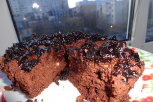 Prajitura cu ciocolata si prune uscate