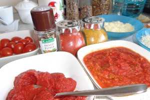 Paste fusilli cu busuioc si sos de rosii