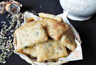 Biscuiti cu branzeturi si mix de seminte