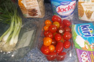 Lalele  din rosii cherry cu branza kiri