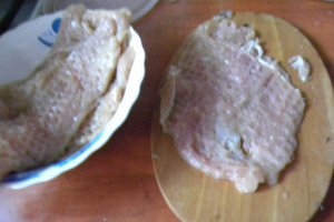Rulouri din piept de curcan cu ciuperci si bacon