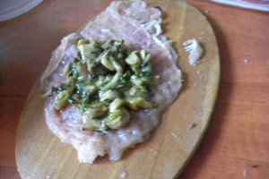 Rulouri din piept de curcan cu ciuperci si bacon