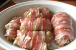 Rulouri din piept de curcan cu ciuperci si bacon