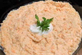 Salata de cruditati cu iaurt si usturoi