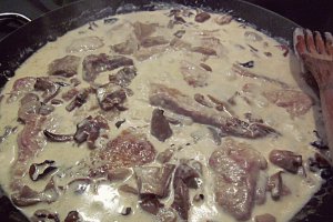 Escalop de porc cu ciuperci de padure