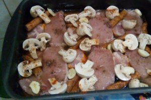 Friptura de porc aromata Godina, cu cartofi aurii cu marar