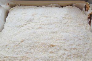 Prajitura cu branza, fructe tropicale si budinca de vanilie