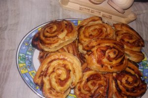 Rulouri aperitiv cu kaiser afumat