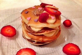 Pancakes cu finetti si banane