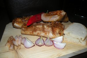 Slanina fiarta cu boia si usturoi