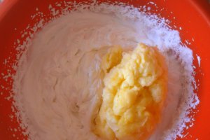 Tarta cu crema de vanilie si pepene galben
