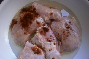 Penne rigate cu iepure, ciuperci si mazare in sos de rosii cu usturoi