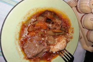 Mancare cu legume si carne de porc