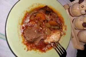 Mancare cu legume si carne de porc