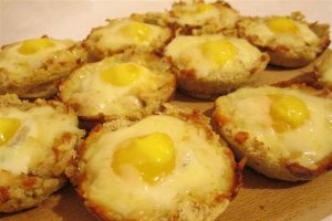 Aperitive cu piept de pui si oua de prepelita